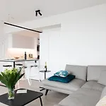 Seascape Penthouse I アパート