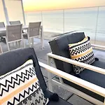 Seascape Penthouse I アパート *